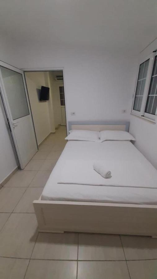 Amber Apartments Sarande Bilik gambar